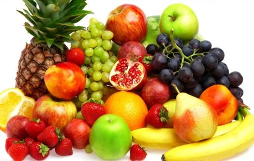 Kontrollwaage zur Überprüfung von Obstsnack-Packungen auf einer Produktionslinie